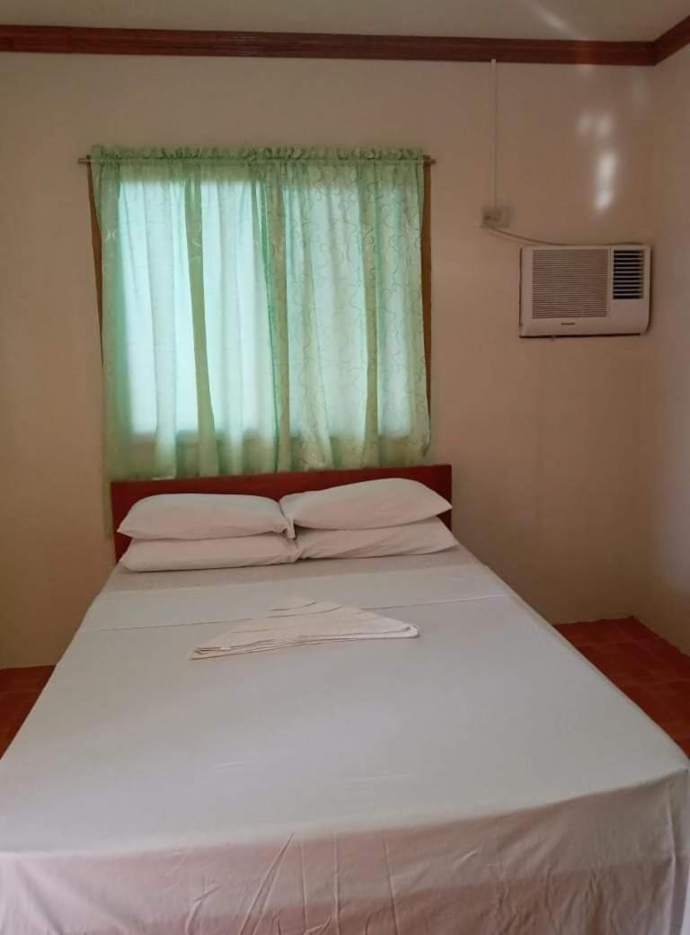 Gold Star Inn Siquijor Rum bild