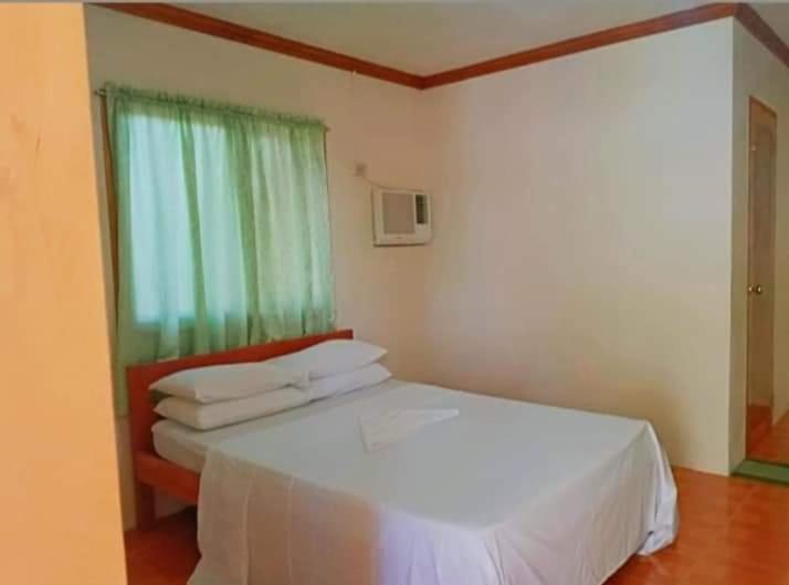 Gold Star Inn Siquijor Rum bild